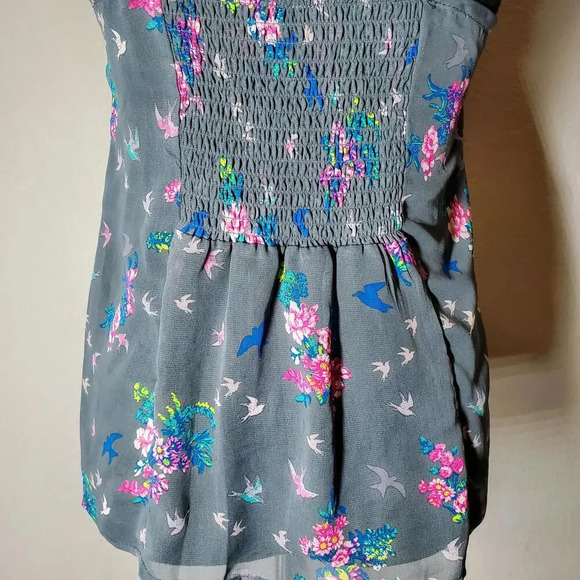 No Boundaries Gray Floral Ruffle Front Blouse Size Medium NWOT - Picture 11 of 12